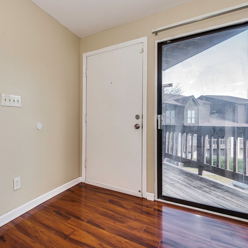 Primary Photo - Newly Renovated condo/Town home for lease ...