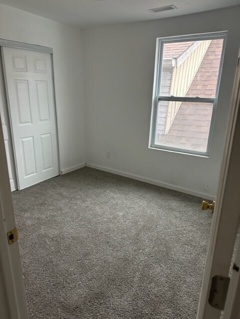 Foto del edificio - 1073 W 27th St