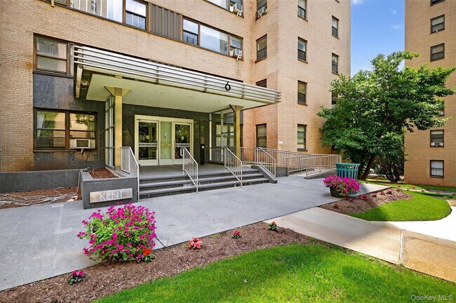 Foto del edificio - 6 Fordham Hill Oval