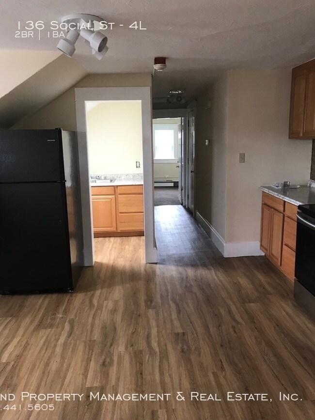Building Photo - 136 Social St, 4L