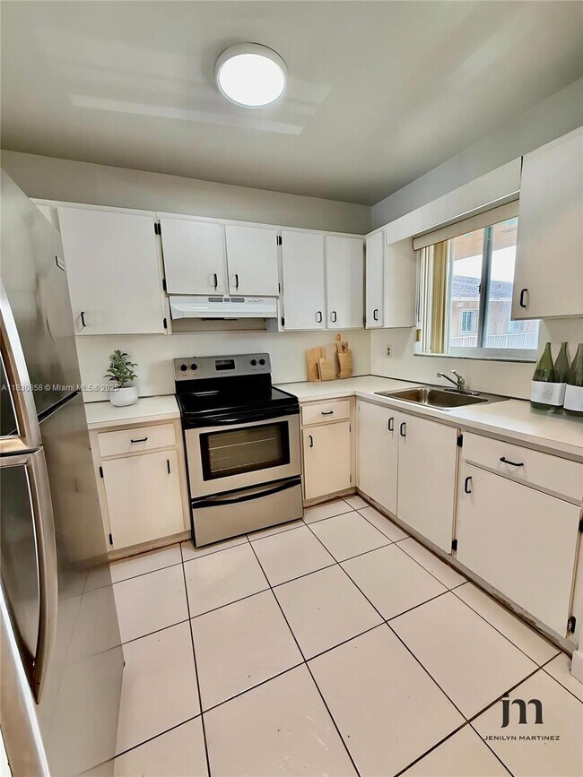 Foto del edificio - 3011 W 76th St