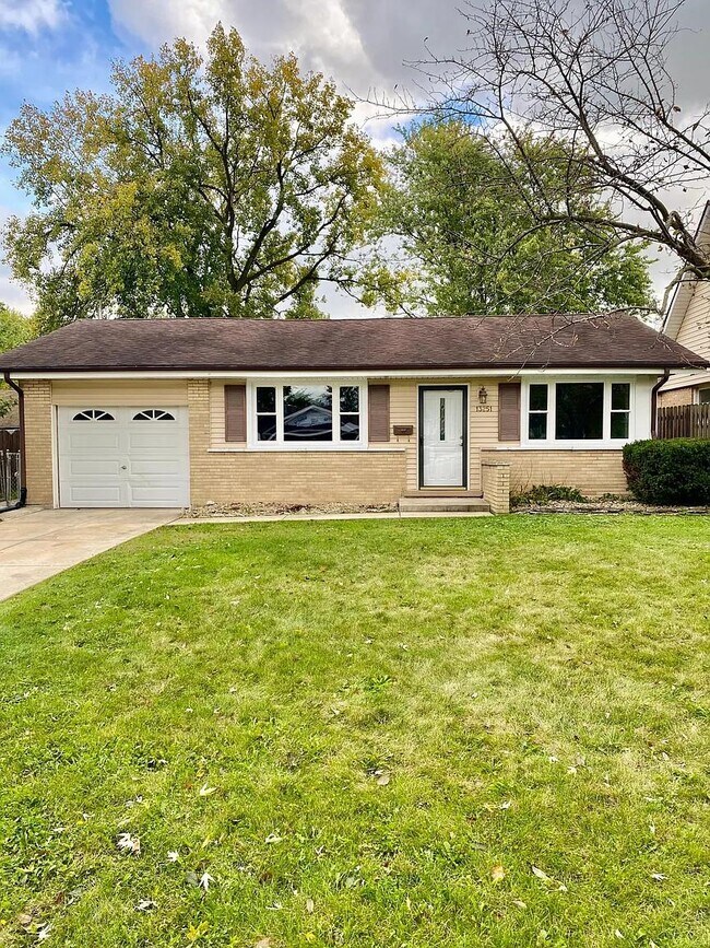 13251 E Playfield Dr, Crestwood, IL 60445 House Rental in Crestwood