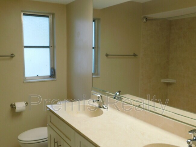 Foto del edificio - 1840 Oak Forest Dr W