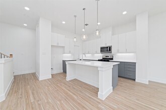 Building Photo - 2107 Holman St