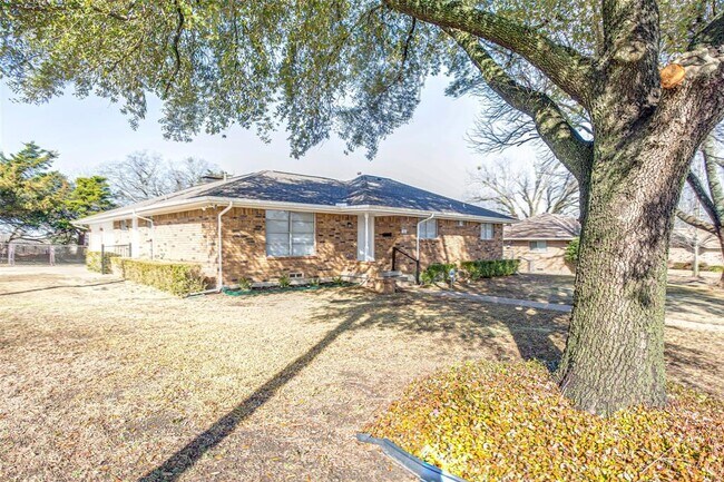 Foto del edificio - 501 Bob White St