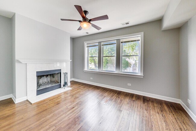 Foto del edificio - 3216 W Berteau Ave