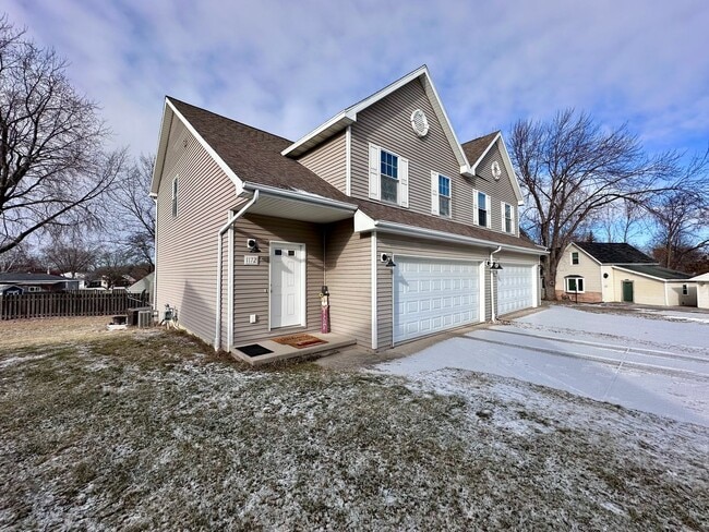 Building Photo - 1170-1172-1172 S Atrium Ct