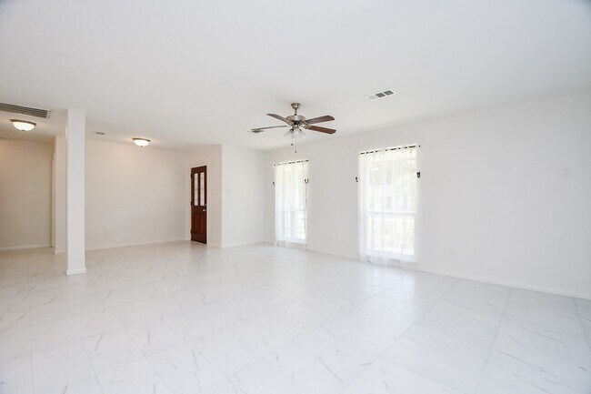 Foto del edificio - 9806 Larston St