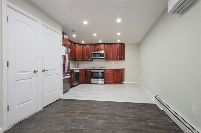 Foto del edificio - 3416 Bailey Pl