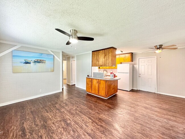 Foto del edificio - 2 BR House w/ Fenced Yard