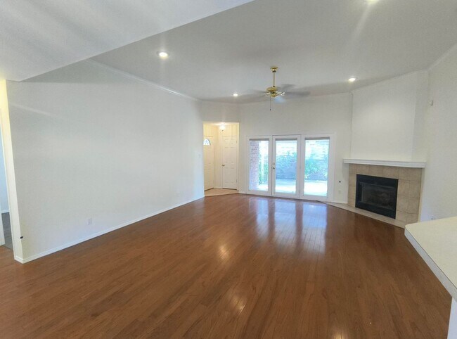 Foto del edificio - 4301 Pinon Ridge Dr