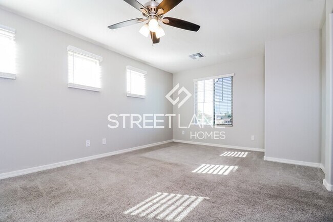 Building Photo - Charming 4 Bedroom in Avondale!