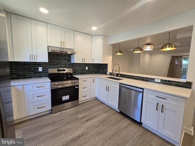 Foto del edificio - 8760 Stoneridge Dr