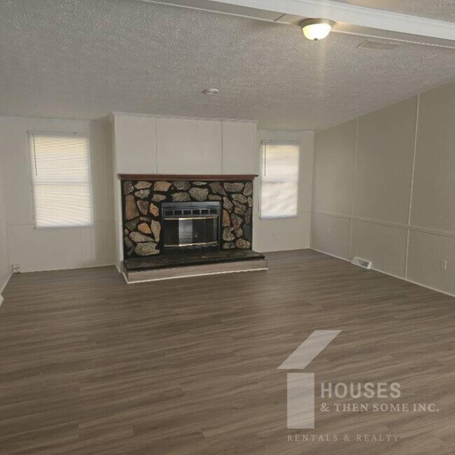 Foto del edificio - 214 Double Bridge Rd