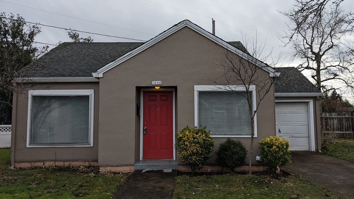 front - 1058 Howard St SE