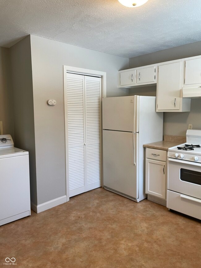 Building Photo - 1023 Janet Dr