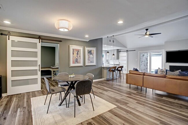 Building Photo - 9326 Meadowcroft Dr