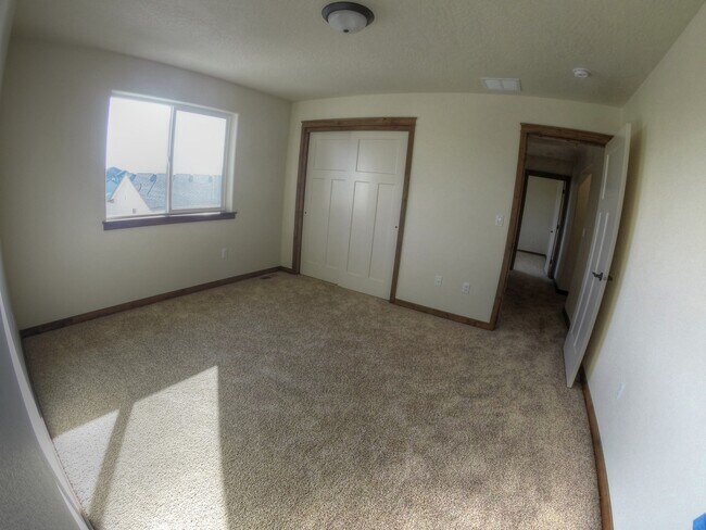Foto del edificio - 2 Story in The Landings!