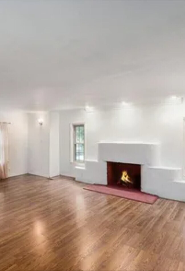 Foto del edificio - 6021 Engleman Ave