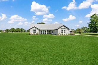 Building Photo - 9035 Point Dr Building Photo - 9035 Point Dr