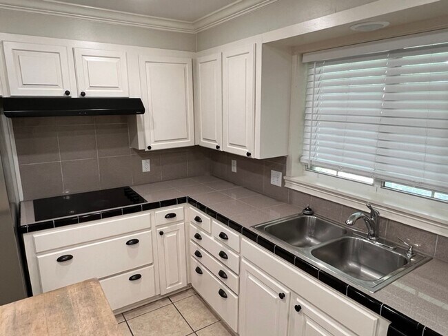 Building Photo - Large Family Home 318 855-0558 office@cree...