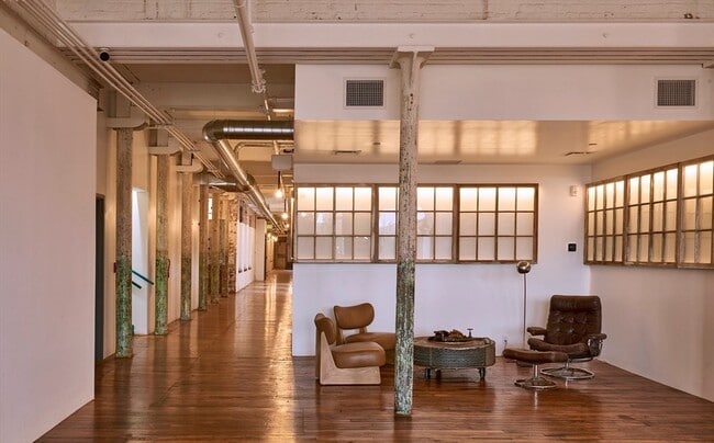 Building Photo - 520 State Rd