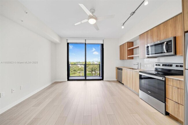 Foto del edificio - 555 NE 8th St