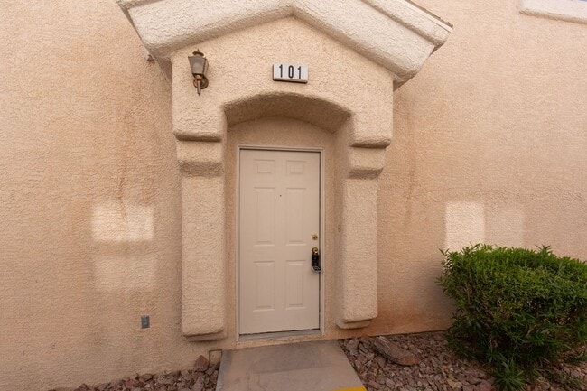 Building Photo - Two bedroom townhome with garage in gated ...