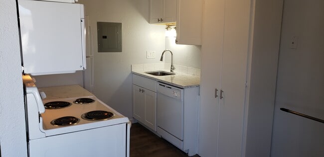 Building Photo - 5034 El Camino Dr