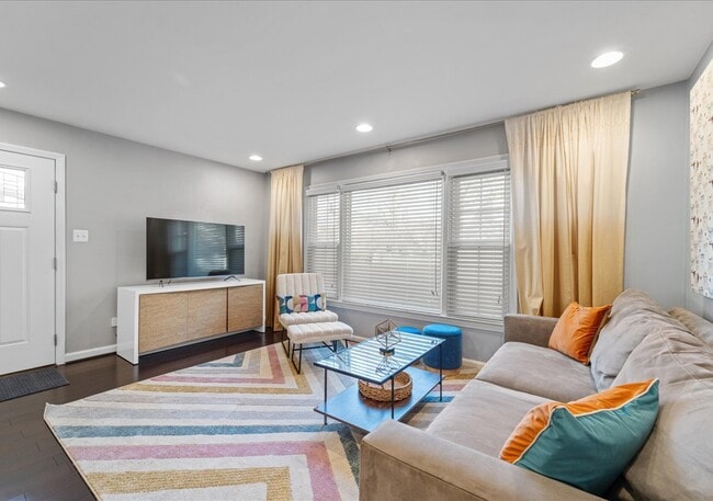 Photo - 706A W Glebe Rd House