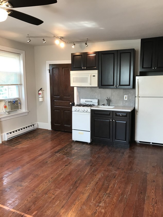 Primary Photo - 202 Jacoby St