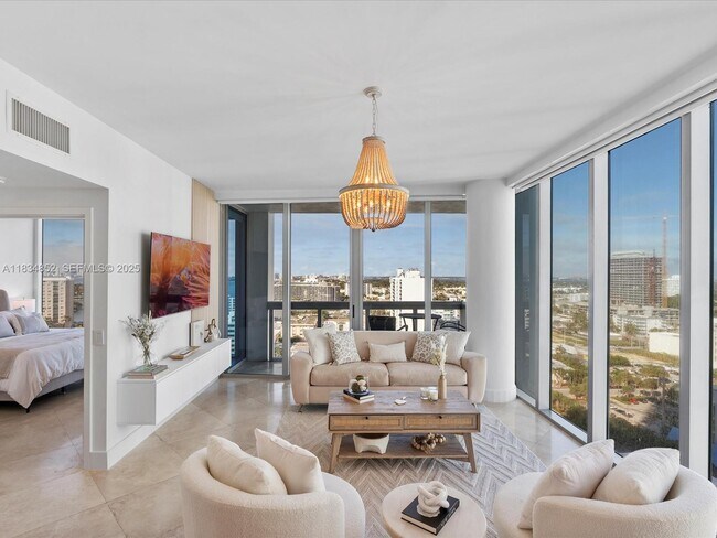 Foto del edificio - 6899 Collins Ave