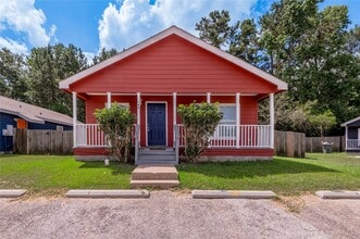 Building Photo - 144 Varsity Drive