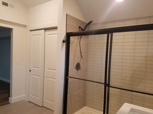 Building Photo - 2445 Tremont Ave