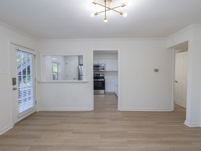 Foto del edificio - RENOVATED - 2BR/1BA FOR RENT