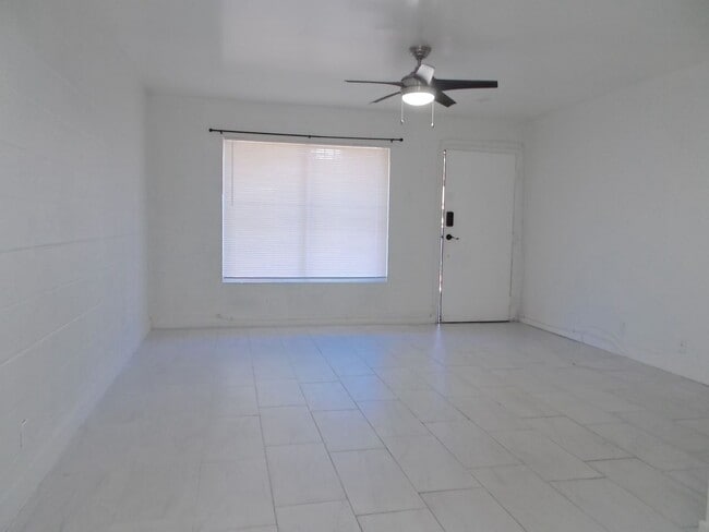 Building Photo - Cozy 1-Bed Condo in Las Vegas in Convenient Location