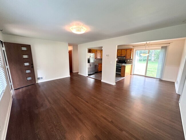 Foto del edificio - Charming Home on Lake Smith!