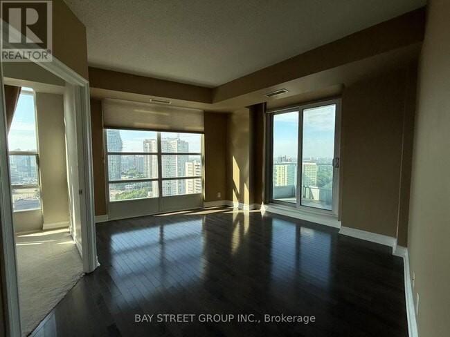 Building Photo - 1-2511 Elm Dr W