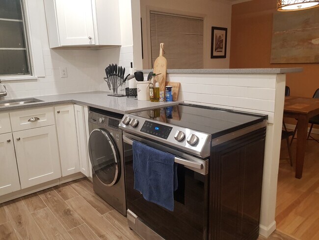 Building Photo - 2038 Sherman Ave unit 2B