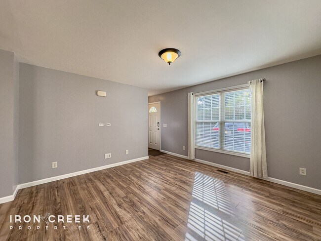 Building Photo - Beautifully Updated Two-Bedroom in West As...