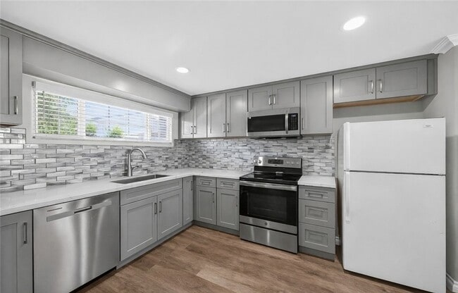 Building Photo - 4751 Saint Andrews Ave