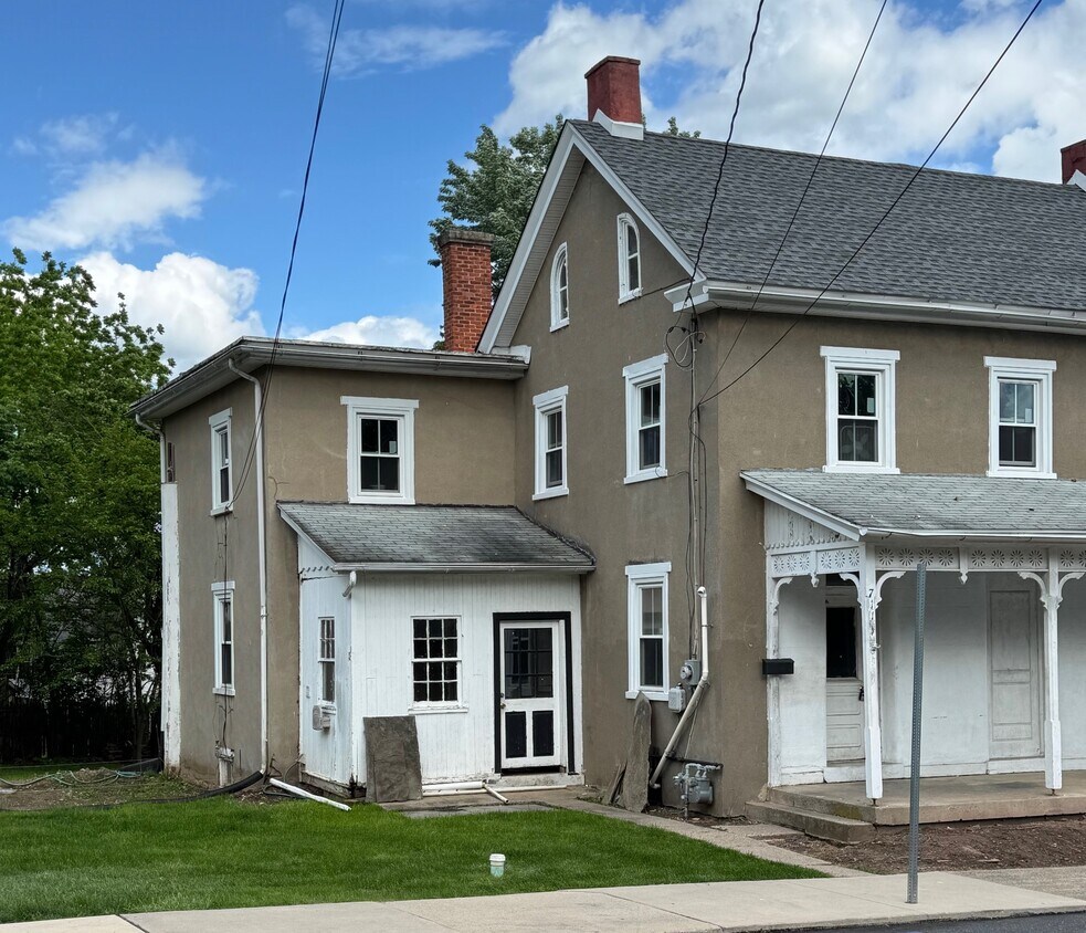 Primary Photo - 711 Vine St