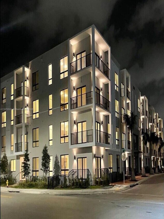 Foto principal - 8167 NW 41st St