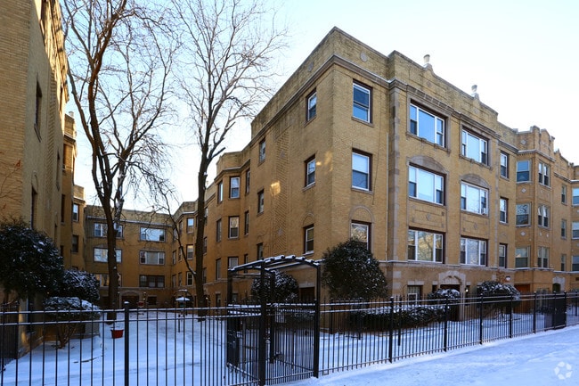 Building Photo - 7369-7379 N Damen Ave
