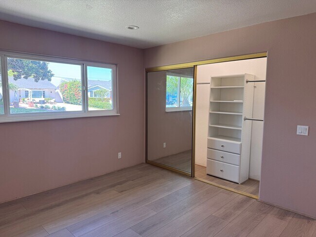 Foto del edificio - 2528 Bowdoin Pl