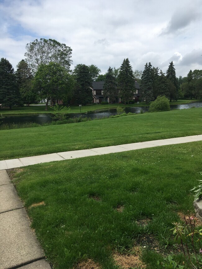 Foto del edificio - 952 Bloomfield Village Blvd