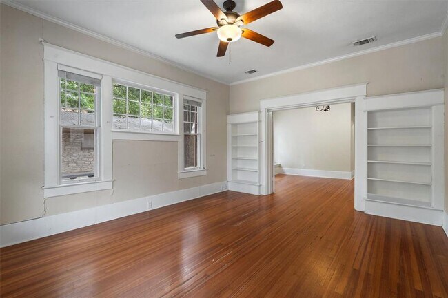 Foto del edificio - Exclusive New 4 Bed Remodeled with huge ba...
