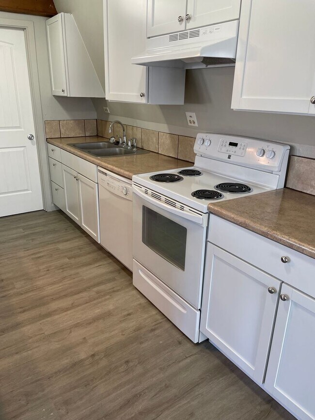Foto del edificio - 2 bedroom, 1.5 bath 1,484 sqft