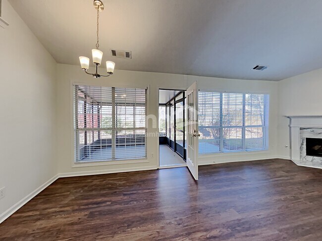 Foto del edificio - 2117 Steffi Ln NW