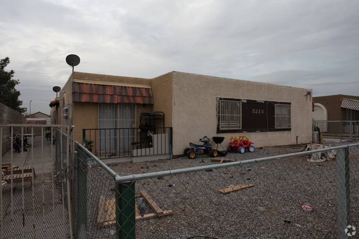 Building Photo - 5213 W Cheyenne Ave
